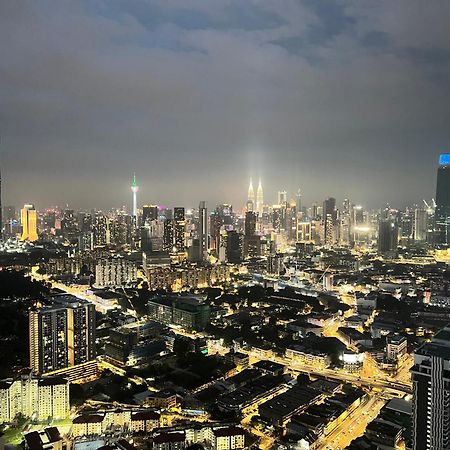 Skyscraper 65 Kl Highest Outdoor Bathtub Luxury Lavish Designer Suite Penthouse Lv65 Kuala Lumpur Eksteriør billede