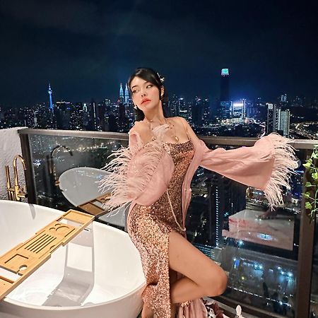Skyscraper 65 Kl Highest Outdoor Bathtub Luxury Lavish Designer Suite Penthouse Lv65 Kuala Lumpur Eksteriør billede