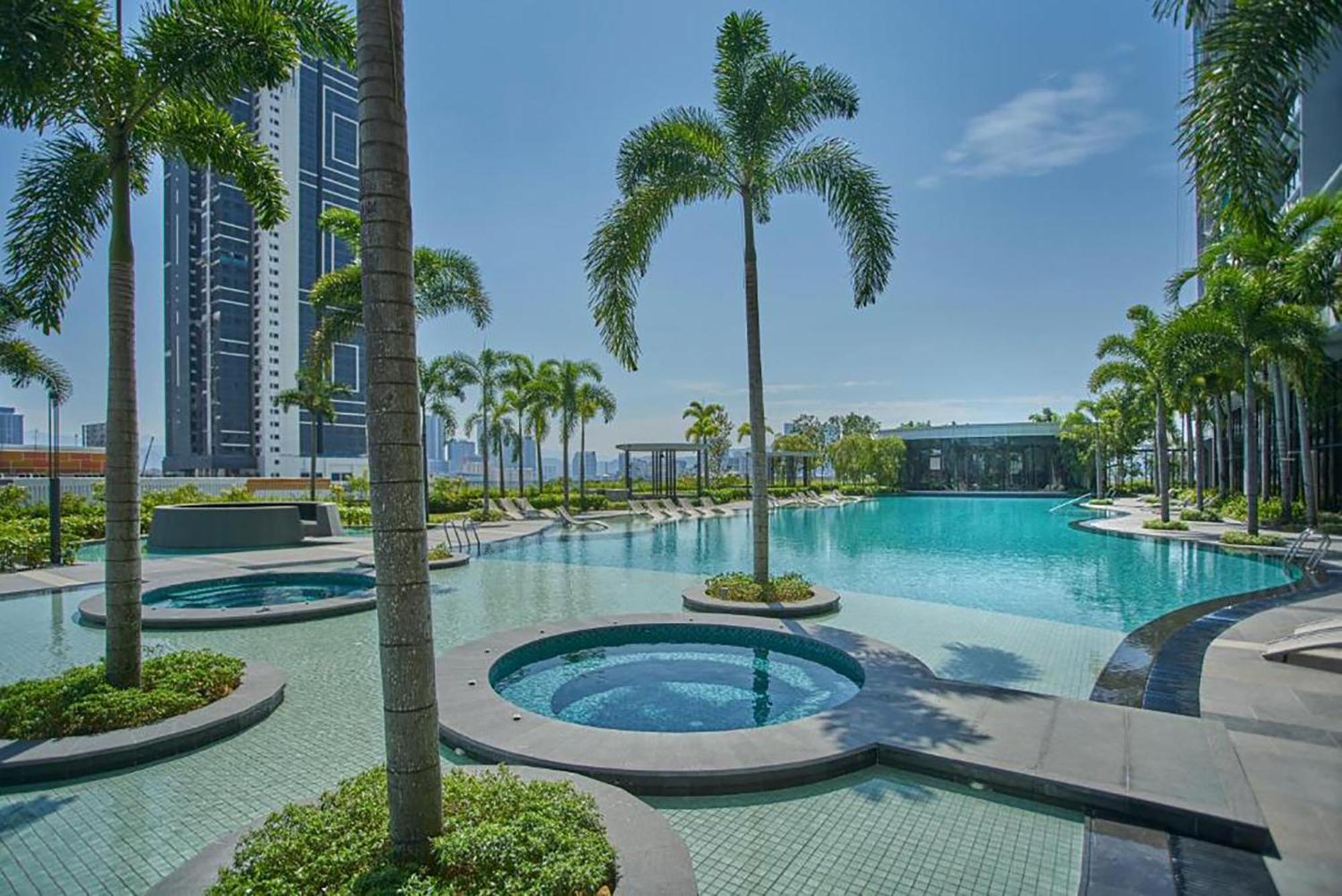 Skyscraper 65 Kl Highest Outdoor Bathtub Luxury Lavish Designer Suite Penthouse Lv65 Kuala Lumpur Eksteriør billede