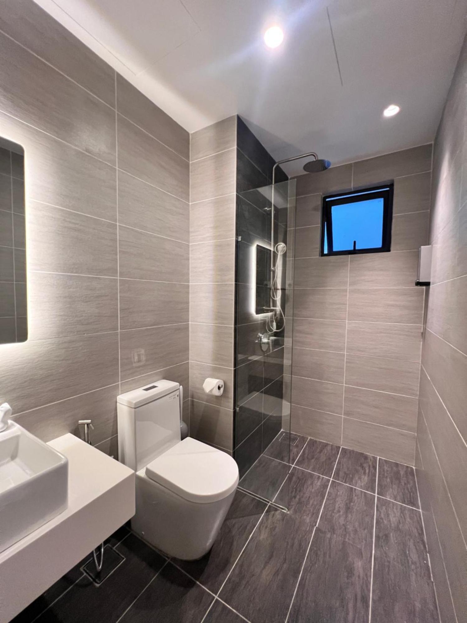 Skyscraper 65 Kl Highest Outdoor Bathtub Luxury Lavish Designer Suite Penthouse Lv65 Kuala Lumpur Eksteriør billede